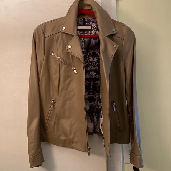 Wilson’s 💯Genuine Taupe Leather Moto Gorgeous Lining Logo Jacket New With Tags